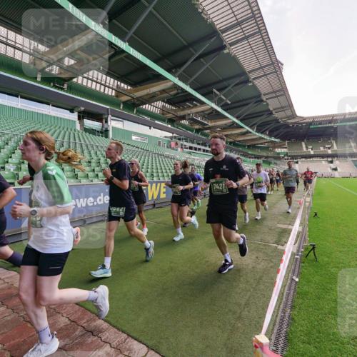 13.09.2026 - 21. swb-Marathon Bremen Michael Burmester http://msf.ph/oto/10315102 13.09.2026 13:11:11 Laufen im Stadion 164, 265, 373, 448, 581, 703, 843, 869, 984, 1113, 1180, 1435, 1738, 1849, 1851, 1855, 1867, 1894, 1936, 1952, 1967, 2202, 2248, 2268, 2281, 2284, 2299, 2330, 2333, 2339, 2342, 2353, 2375, 2426, 2432, 2443, 2530, 2531, 2553, 2573, 2589, 2654, 2659, 2669, 2673, 2682, 2714, 2717, 2784, 2785, 2804, 2819, 2822, 2836, 2850, 2907, 2920, 2932, 2976, 3026, 3027, 3063, 3079, 3082, 3086, 3089, 3122, 3159, 3174, 3207, 3208, 3291, 3328, 3349, 3352, 3370, 3409, 3410, 3442, 3470, 800 meine-sportfotos.de