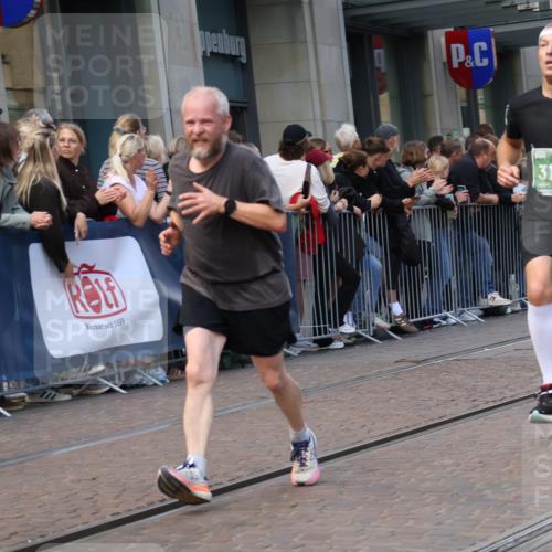 13.09.2026 - 21. swb-Marathon Bremen Strokosch-Dieckow http://msf.ph/oto/10315103 13.09.2026 13:15:56 Ziel 481, 663, 740, 755, 792, 1605, 2623, 3134, 4128, 5554, 5963, 6106, 6721, 6744, 7801, 8398, 8487, 9031, 9115, 13008, 13158, 145, 982, 1033, 1955, 2733, 3119, 3149, 3422, 3536, 3689, 3836, 3991, 4573, 4823, 5430, 5474, 5533, 5588, 5913, 6481, 6515, 7307, 7413, 9029, 9122, 9278, 9475, 9777, 13149, 13249 meine-sportfotos.de