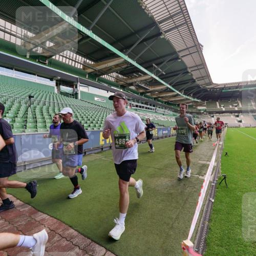 13.09.2026 - 21. swb-Marathon Bremen Michael Burmester http://msf.ph/oto/10315127 13.09.2026 13:11:13 Laufen im Stadion 265, 373, 448, 581, 703, 843, 869, 984, 1113, 1180, 1435, 1738, 1849, 1851, 1855, 1867, 1894, 1936, 1952, 1967, 2202, 2248, 2268, 2281, 2284, 2299, 2330, 2333, 2339, 2342, 2353, 2375, 2426, 2432, 2443, 2530, 2531, 2553, 2589, 2654, 2659, 2669, 2673, 2682, 2714, 2717, 2784, 2785, 2804, 2819, 2822, 2836, 2850, 2907, 2920, 2932, 2976, 3026, 3027, 3063, 3079, 3082, 3086, 3089, 3122, 3159, 3174, 3207, 3208, 3291, 3328, 3349, 3352, 3370, 3409, 3410, 3442, 3470, 800 meine-sportfotos.de