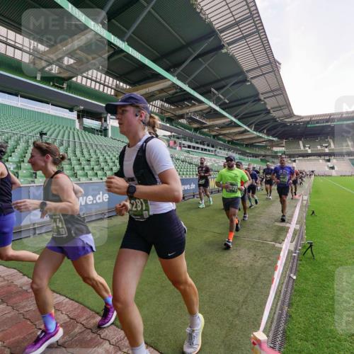 13.09.2026 - 21. swb-Marathon Bremen Michael Burmester http://msf.ph/oto/10315181 13.09.2026 13:11:18 Laufen im Stadion 265, 373, 581, 703, 843, 869, 984, 1113, 1180, 1226, 1435, 1738, 1849, 1851, 1855, 1867, 1894, 1936, 1952, 1967, 2202, 2248, 2268, 2281, 2284, 2299, 2330, 2333, 2339, 2342, 2353, 2375, 2426, 2432, 2443, 2530, 2531, 2553, 2589, 2654, 2659, 2669, 2673, 2682, 2714, 2784, 2785, 2804, 2819, 2822, 2836, 2850, 2907, 2920, 2932, 2976, 3026, 3027, 3063, 3079, 3082, 3086, 3089, 3122, 3159, 3174, 3207, 3208, 3308, 3328, 3349, 3352, 3370, 3409, 3410, 3442, 3470, 800 meine-sportfotos.de