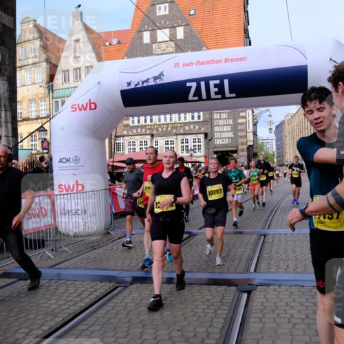 13.09.2026 - 21. swb-Marathon Bremen Tim E. http://msf.ph/oto/10315209 13.09.2026 10:55:50 Ziel 10203, 10256, 10297, 10379, 10423, 10529, 10550, 10725, 10788, 10809, 10881, 11377, 11414, 11557, 11748, 11862, 11941, 11975, 11977, 12030, 12125, 12150, 12188, 12218, 12258, 12348 meine-sportfotos.de