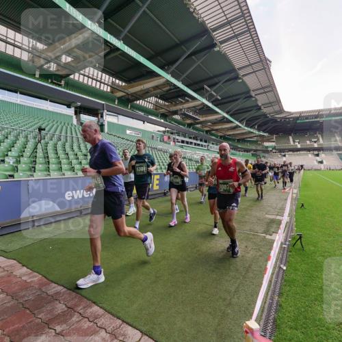 13.09.2026 - 21. swb-Marathon Bremen Michael Burmester http://msf.ph/oto/10315222 13.09.2026 13:11:22 Laufen im Stadion 265, 373, 581, 703, 843, 984, 1113, 1226, 1435, 1738, 1849, 1851, 1855, 1867, 1894, 1936, 1952, 1967, 2202, 2248, 2268, 2281, 2284, 2299, 2330, 2333, 2339, 2342, 2353, 2375, 2377, 2398, 2426, 2432, 2443, 2530, 2531, 2553, 2589, 2654, 2659, 2669, 2673, 2682, 2714, 2784, 2785, 2804, 2819, 2822, 2836, 2850, 2907, 2920, 2932, 2976, 3026, 3027, 3063, 3079, 3082, 3089, 3122, 3159, 3174, 3207, 3208, 3308, 3328, 3349, 3352, 3370, 3409, 3410, 3442, 3470, 800 meine-sportfotos.de