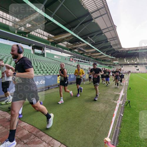 13.09.2026 - 21. swb-Marathon Bremen Michael Burmester http://msf.ph/oto/10315245 13.09.2026 13:11:24 Laufen im Stadion 265, 373, 581, 703, 843, 984, 1113, 1226, 1435, 1738, 1849, 1851, 1855, 1867, 1894, 1936, 1952, 1967, 2202, 2248, 2268, 2281, 2284, 2299, 2330, 2333, 2339, 2342, 2353, 2375, 2377, 2398, 2426, 2432, 2443, 2530, 2531, 2553, 2589, 2654, 2659, 2669, 2673, 2682, 2714, 2784, 2785, 2804, 2819, 2822, 2836, 2850, 2907, 2932, 2976, 3026, 3027, 3079, 3082, 3089, 3122, 3159, 3174, 3207, 3208, 3308, 3328, 3349, 3352, 3370, 3409, 3410, 3442, 3470, 800 meine-sportfotos.de
