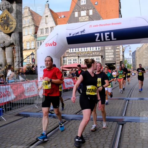 13.09.2026 - 21. swb-Marathon Bremen Tim E. http://msf.ph/oto/10315263 13.09.2026 10:55:50 Ziel 10203, 10256, 10297, 10379, 10423, 10529, 10550, 10725, 10788, 10809, 10881, 11377, 11414, 11557, 11748, 11862, 11941, 11975, 11977, 12030, 12125, 12150, 12188, 12218, 12258, 12348 meine-sportfotos.de