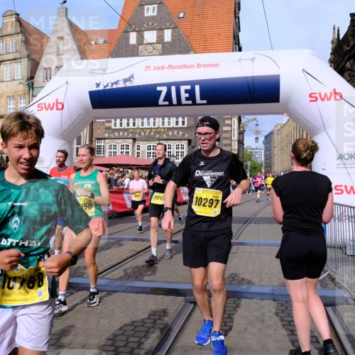 13.09.2026 - 21. swb-Marathon Bremen Tim E. http://msf.ph/oto/10315296 13.09.2026 10:55:53 Ziel 10203, 10243, 10256, 10297, 10379, 10423, 10529, 10550, 10788, 10809, 10881, 11377, 11414, 11510, 11557, 11748, 11862, 11941, 11975, 11977, 12030, 12125, 12150, 12188, 12348 meine-sportfotos.de