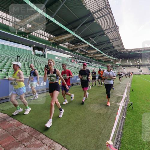 13.09.2026 - 21. swb-Marathon Bremen Michael Burmester http://msf.ph/oto/10315307 13.09.2026 13:11:29 Laufen im Stadion 265, 373, 581, 703, 843, 984, 1113, 1226, 1435, 1738, 1849, 1851, 1855, 1867, 1894, 1936, 1952, 1967, 2202, 2248, 2268, 2281, 2284, 2299, 2330, 2333, 2336, 2339, 2342, 2353, 2375, 2377, 2398, 2426, 2432, 2443, 2530, 2531, 2553, 2589, 2654, 2659, 2669, 2673, 2682, 2784, 2804, 2819, 2822, 2836, 2850, 2907, 2932, 2976, 3026, 3027, 3079, 3082, 3089, 3122, 3143, 3159, 3174, 3207, 3208, 3308, 3328, 3349, 3352, 3370, 3409, 3410, 3442, 3470, 800 meine-sportfotos.de