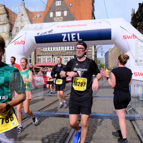 13.09.2026 - 21. swb-Marathon Bremen Tim E. http://msf.ph/oto/10315315 13.09.2026 10:55:53 Ziel 10203, 10243, 10256, 10297, 10379, 10423, 10529, 10550, 10788, 10809, 10881, 11377, 11414, 11510, 11557, 11748, 11862, 11941, 11975, 11977, 12030, 12125, 12150, 12188, 12348 meine-sportfotos.de