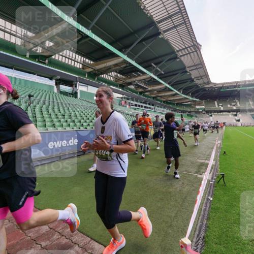 13.09.2026 - 21. swb-Marathon Bremen Michael Burmester http://msf.ph/oto/10315325 13.09.2026 13:11:30 Laufen im Stadion 265, 373, 581, 703, 843, 984, 1113, 1226, 1435, 1738, 1849, 1851, 1855, 1867, 1894, 1936, 1952, 1967, 2202, 2248, 2268, 2281, 2284, 2299, 2330, 2333, 2336, 2339, 2342, 2353, 2375, 2377, 2398, 2426, 2432, 2443, 2530, 2531, 2553, 2589, 2654, 2659, 2669, 2673, 2682, 2784, 2804, 2819, 2822, 2836, 2850, 2907, 2932, 2976, 3026, 3027, 3079, 3082, 3089, 3122, 3143, 3159, 3174, 3207, 3208, 3308, 3328, 3349, 3352, 3370, 3409, 3410, 3442, 3470, 800 meine-sportfotos.de