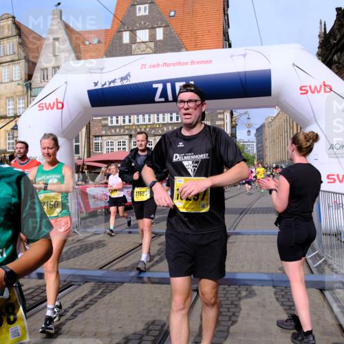 13.09.2026 - 21. swb-Marathon Bremen Tim E. http://msf.ph/oto/10315336 13.09.2026 10:55:54 Ziel 10203, 10243, 10256, 10297, 10379, 10423, 10529, 10550, 10788, 10809, 10881, 10952, 11377, 11414, 11510, 11557, 11748, 11862, 11941, 11975, 11977, 12030, 12125, 12150, 12188, 12348 meine-sportfotos.de
