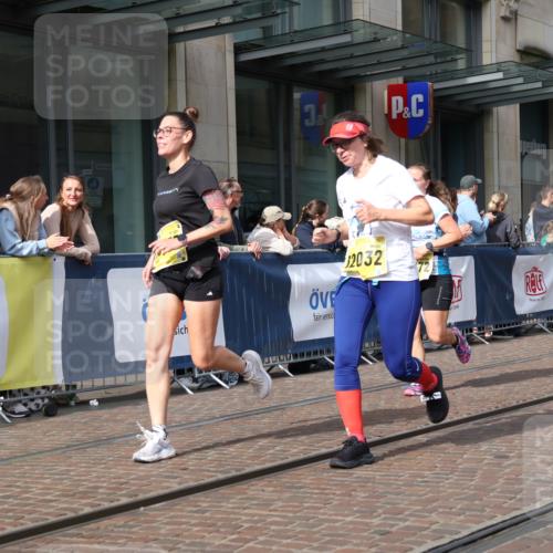 13.09.2026 - 21. swb-Marathon Bremen Strokosch-Dieckow http://msf.ph/oto/10315339 13.09.2026 10:56:57 Ziel 10157, 10166, 10226, 10300, 10394, 10517, 10518, 10578, 10687, 10700, 10772, 10969, 11236, 11292, 11484, 11498, 11609, 11667, 12032, 12037, 12263, 12382, 12383, 12400, 12411, 10157, 10372, 10408, 10486, 10540, 10610, 10721, 10771, 10824, 10888, 10936, 11000, 11064, 11079, 11328, 11474, 11601, 11872, 11946, 12032, 12284, 12434 meine-sportfotos.de