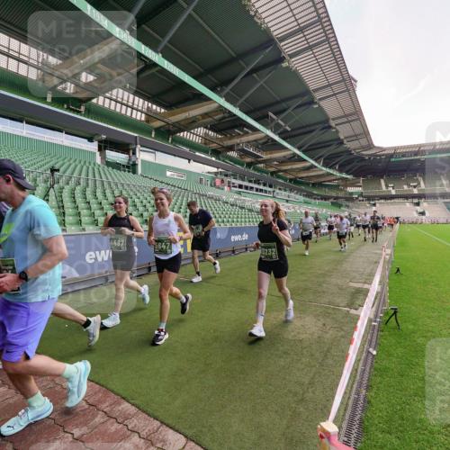 13.09.2026 - 21. swb-Marathon Bremen Michael Burmester http://msf.ph/oto/10315361 13.09.2026 13:11:33 Laufen im Stadion 265, 373, 581, 703, 843, 984, 1113, 1226, 1435, 1738, 1849, 1851, 1855, 1867, 1894, 1936, 1952, 1967, 2202, 2248, 2268, 2281, 2284, 2299, 2330, 2333, 2336, 2339, 2342, 2353, 2375, 2377, 2398, 2426, 2432, 2443, 2531, 2553, 2589, 2654, 2659, 2669, 2673, 2682, 2784, 2804, 2819, 2822, 2836, 2850, 2907, 2932, 2976, 3026, 3027, 3079, 3082, 3089, 3122, 3143, 3159, 3174, 3207, 3208, 3308, 3328, 3349, 3352, 3370, 3409, 3410, 3442, 3470, 800 meine-sportfotos.de