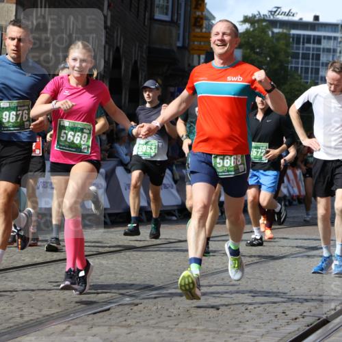 13.09.2026 - 21. swb-Marathon Bremen Strokosch-Dieckow http://msf.ph/oto/10315401 13.09.2026 13:24:26 Ziel 102, 342, 776, 909, 1199, 2210, 2370, 2491, 2967, 3044, 3372, 5012, 5104, 5146, 5208, 5257, 5397, 5481, 5623, 5928, 6105, 6772, 7059, 7069, 7081, 7094, 7105, 8082, 8179, 9087, 9916, 10059, 13007, 13219, 282, 789, 790, 1582, 3375, 3524, 3994, 5328, 5572, 5953, 6080, 7568, 8310, 8636, 8881, 9264, 9541, 9676, 10069, 10071, 10097 meine-sportfotos.de