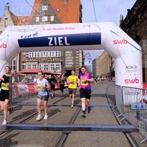 13.09.2026 - 21. swb-Marathon Bremen Tim E. http://msf.ph/oto/10315403 13.09.2026 10:55:58 Ziel 10203, 10243, 10297, 10374, 10379, 10423, 10529, 10550, 10788, 10809, 10881, 10952, 11377, 11414, 11510, 11557, 11748, 11862, 11941, 11975, 12030, 12108, 12125, 12150, 12188, 12348 meine-sportfotos.de