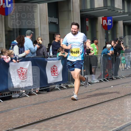 13.09.2026 - 21. swb-Marathon Bremen Strokosch-Dieckow http://msf.ph/oto/10315410 13.09.2026 10:56:59 Ziel 10166, 10226, 10300, 10394, 10517, 10518, 10578, 10687, 10700, 10772, 10969, 11236, 11292, 11365, 11484, 11498, 11609, 11667, 11734, 12037, 12111, 12263, 12372, 12382, 12383, 12400, 12411, 10157, 10408, 10486, 10540, 10610, 10721, 10771, 10824, 10888, 10936, 11000, 11064, 11079, 11328, 11474, 11601, 11872, 11946, 12032, 12284, 12434 meine-sportfotos.de