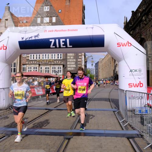 13.09.2026 - 21. swb-Marathon Bremen Tim E. http://msf.ph/oto/10315435 13.09.2026 10:55:59 Ziel 10203, 10243, 10297, 10374, 10379, 10423, 10529, 10550, 10788, 10809, 10881, 10952, 11377, 11510, 11557, 11748, 11862, 11975, 12030, 12108, 12125, 12150, 12188, 12348 meine-sportfotos.de