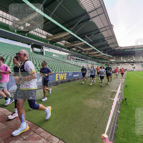 13.09.2026 - 21. swb-Marathon Bremen Michael Burmester http://msf.ph/oto/10315445 13.09.2026 13:11:41 Laufen im Stadion 118, 265, 373, 581, 703, 843, 984, 1113, 1226, 1435, 1738, 1849, 1851, 1894, 1936, 1952, 1967, 2202, 2248, 2281, 2284, 2299, 2330, 2333, 2336, 2339, 2342, 2353, 2375, 2377, 2398, 2426, 2432, 2443, 2531, 2589, 2654, 2659, 2669, 2673, 2682, 2784, 2804, 2819, 2822, 2836, 2850, 2907, 2932, 2976, 3026, 3027, 3079, 3082, 3089, 3122, 3143, 3155, 3159, 3174, 3207, 3208, 3308, 3328, 3349, 3352, 3370, 3409, 3410, 3442, 3470, 549, 800 meine-sportfotos.de