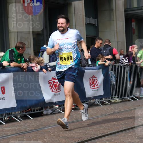 13.09.2026 - 21. swb-Marathon Bremen Strokosch-Dieckow http://msf.ph/oto/10315449 13.09.2026 10:56:59 Ziel 10166, 10226, 10300, 10394, 10517, 10518, 10578, 10687, 10700, 10772, 10969, 11236, 11292, 11365, 11484, 11498, 11609, 11667, 11734, 12037, 12111, 12263, 12372, 12382, 12383, 12400, 12411, 10157, 10408, 10486, 10540, 10610, 10721, 10771, 10824, 10888, 10936, 11000, 11064, 11079, 11328, 11474, 11601, 11872, 11946, 12032, 12284, 12434 meine-sportfotos.de