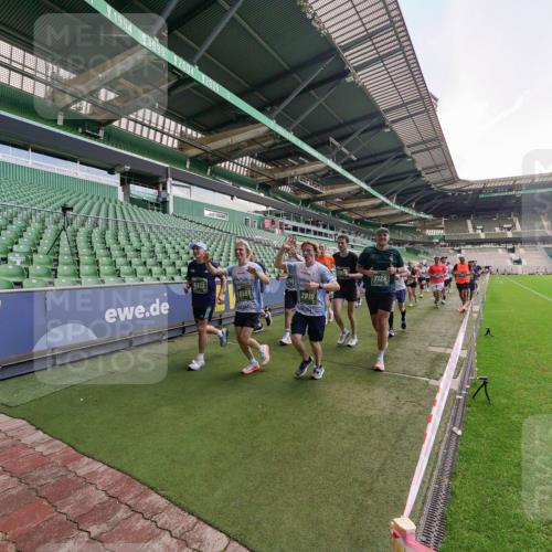 13.09.2026 - 21. swb-Marathon Bremen Michael Burmester http://msf.ph/oto/10315453 13.09.2026 13:11:43 Laufen im Stadion 118, 265, 373, 581, 703, 843, 984, 1113, 1226, 1334, 1435, 1738, 1849, 1851, 1894, 1936, 1952, 1967, 2202, 2248, 2281, 2284, 2299, 2330, 2333, 2336, 2339, 2342, 2353, 2375, 2377, 2398, 2426, 2432, 2443, 2531, 2589, 2654, 2659, 2669, 2673, 2682, 2784, 2804, 2819, 2822, 2836, 2850, 2907, 2932, 2976, 3026, 3027, 3079, 3082, 3089, 3122, 3143, 3155, 3159, 3174, 3207, 3208, 3308, 3328, 3349, 3352, 3370, 3409, 3410, 3442, 3470, 549, 800 meine-sportfotos.de