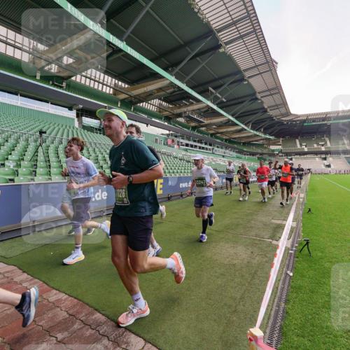 13.09.2026 - 21. swb-Marathon Bremen Michael Burmester http://msf.ph/oto/10315471 13.09.2026 13:11:44 Laufen im Stadion 118, 265, 373, 581, 703, 843, 984, 1113, 1226, 1334, 1435, 1738, 1849, 1851, 1894, 1936, 1952, 1967, 2202, 2248, 2281, 2284, 2299, 2330, 2333, 2336, 2339, 2342, 2353, 2375, 2377, 2398, 2426, 2432, 2443, 2531, 2589, 2654, 2659, 2669, 2673, 2682, 2784, 2804, 2819, 2822, 2836, 2850, 2907, 2932, 2966, 2976, 3026, 3027, 3079, 3082, 3089, 3122, 3143, 3155, 3159, 3174, 3207, 3208, 3308, 3328, 3349, 3352, 3370, 3409, 3410, 3442, 3470, 549, 800 meine-sportfotos.de