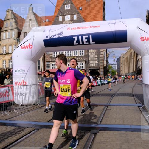 13.09.2026 - 21. swb-Marathon Bremen Tim E. http://msf.ph/oto/10315483 13.09.2026 10:56:00 Ziel 10203, 10243, 10297, 10374, 10379, 10423, 10529, 10550, 10788, 10809, 10881, 10952, 11377, 11510, 11557, 11748, 11862, 11975, 12030, 12108, 12125, 12143, 12150, 12188, 12348 meine-sportfotos.de