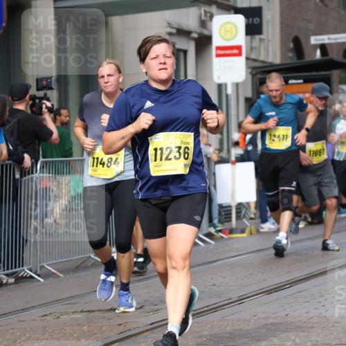 13.09.2026 - 21. swb-Marathon Bremen Strokosch-Dieckow http://msf.ph/oto/10315484 13.09.2026 10:57:01 Ziel 10166, 10177, 10226, 10300, 10394, 10517, 10518, 10578, 10687, 10700, 10772, 10969, 11236, 11292, 11365, 11480, 11484, 11498, 11609, 11667, 11734, 12037, 12111, 12263, 12372, 12382, 12383, 12400, 12411, 10157, 10408, 10486, 10540, 10610, 10771, 10772, 10888, 11000, 11064, 11079, 11328, 11474, 11872, 11946, 12032, 12284, 12434 meine-sportfotos.de