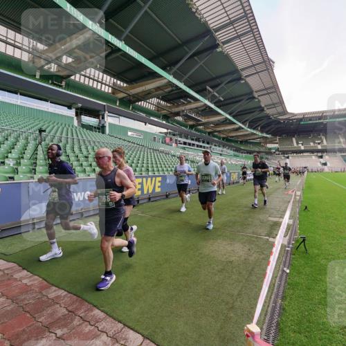 13.09.2026 - 21. swb-Marathon Bremen Michael Burmester http://msf.ph/oto/10315511 13.09.2026 13:11:49 Laufen im Stadion 118, 265, 373, 514, 581, 703, 843, 984, 1113, 1226, 1286, 1334, 1435, 1738, 1849, 1851, 1894, 1936, 1952, 1967, 2248, 2281, 2284, 2299, 2330, 2333, 2336, 2339, 2342, 2353, 2375, 2377, 2398, 2426, 2432, 2443, 2505, 2531, 2589, 2654, 2659, 2669, 2673, 2682, 2784, 2804, 2815, 2819, 2822, 2836, 2850, 2907, 2932, 2963, 2966, 2976, 3026, 3027, 3079, 3082, 3143, 3155, 3159, 3174, 3207, 3208, 3308, 3328, 3349, 3352, 3370, 3409, 3410, 3442, 3470, 549, 800 meine-sportfotos.de