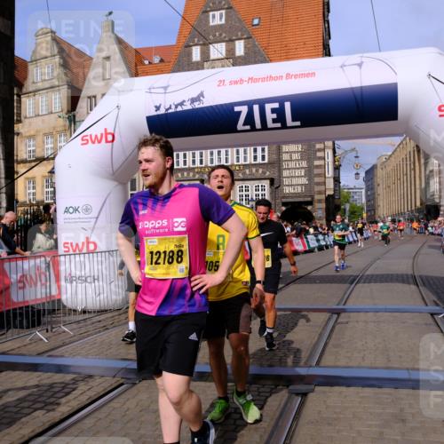 13.09.2026 - 21. swb-Marathon Bremen Tim E. http://msf.ph/oto/10315521 13.09.2026 10:56:01 Ziel 10203, 10243, 10297, 10374, 10379, 10423, 10529, 10550, 10788, 10809, 10881, 10952, 11377, 11510, 11557, 11748, 11862, 11975, 12030, 12108, 12125, 12143, 12150, 12188 meine-sportfotos.de