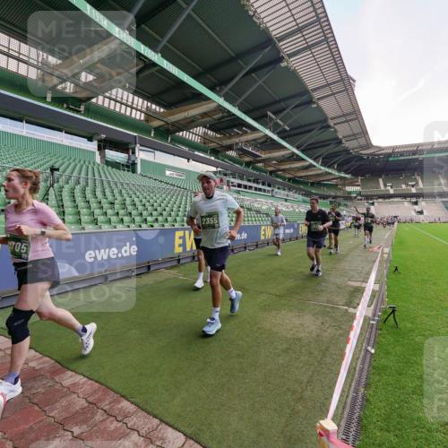 13.09.2026 - 21. swb-Marathon Bremen Michael Burmester http://msf.ph/oto/10315522 13.09.2026 13:11:50 Laufen im Stadion 118, 265, 373, 514, 581, 703, 843, 984, 1113, 1226, 1286, 1334, 1435, 1738, 1849, 1851, 1894, 1936, 1952, 1967, 2248, 2281, 2284, 2299, 2330, 2333, 2336, 2342, 2353, 2375, 2377, 2398, 2426, 2432, 2443, 2505, 2531, 2589, 2654, 2659, 2669, 2673, 2682, 2784, 2804, 2815, 2819, 2822, 2836, 2850, 2895, 2907, 2932, 2963, 2966, 2976, 3026, 3027, 3079, 3082, 3143, 3155, 3159, 3174, 3207, 3208, 3308, 3328, 3349, 3352, 3370, 3409, 3410, 3442, 3470, 549, 800 meine-sportfotos.de
