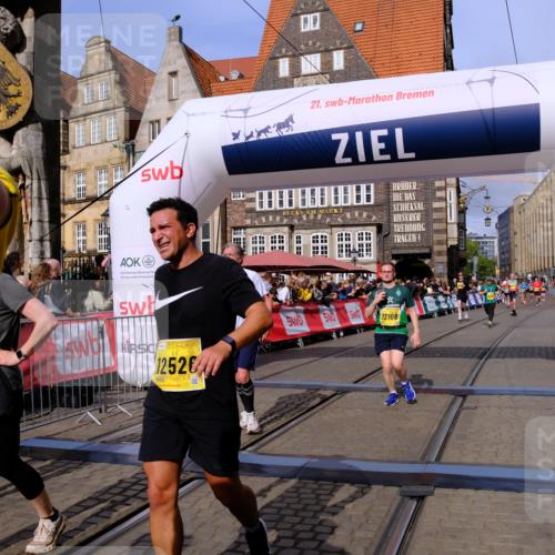 13.09.2026 - 21. swb-Marathon Bremen Tim E. http://msf.ph/oto/10315536 13.09.2026 10:56:03 Ziel 10243, 10297, 10374, 10379, 10423, 10529, 10550, 10703, 10809, 10881, 10952, 11377, 11510, 11557, 11862, 12108, 12125, 12143, 12150, 12188 meine-sportfotos.de