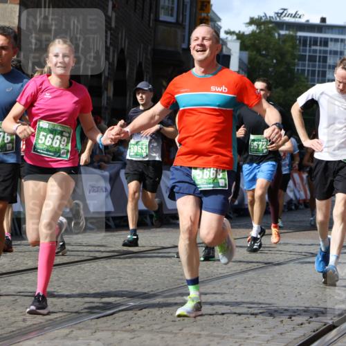 13.09.2026 - 21. swb-Marathon Bremen Strokosch-Dieckow http://msf.ph/oto/10315565 13.09.2026 13:24:26 Ziel 102, 342, 776, 909, 1199, 2210, 2370, 2491, 2967, 3044, 3372, 5012, 5104, 5146, 5208, 5257, 5397, 5481, 5623, 5928, 6105, 6772, 7059, 7069, 7081, 7094, 7105, 8082, 8179, 9087, 9916, 10059, 13007, 13219, 282, 789, 790, 1582, 3375, 3524, 3994, 5328, 5572, 5953, 6080, 7568, 8310, 8636, 8881, 9264, 9541, 9676, 10069, 10071, 10097 meine-sportfotos.de