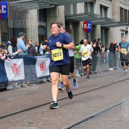 13.09.2026 - 21. swb-Marathon Bremen Strokosch-Dieckow http://msf.ph/oto/10315593 13.09.2026 10:57:03 Ziel 10166, 10177, 10226, 10300, 10394, 10517, 10518, 10578, 10687, 10700, 10969, 11106, 11236, 11292, 11365, 11480, 11484, 11498, 11609, 11667, 11734, 11965, 11966, 12037, 12111, 12263, 12372, 12382, 12383, 12400, 12411, 10157, 10408, 10486, 10610, 10771, 10772, 10888, 11000, 11079, 11328, 11872, 11946, 12032, 12284, 12434 meine-sportfotos.de