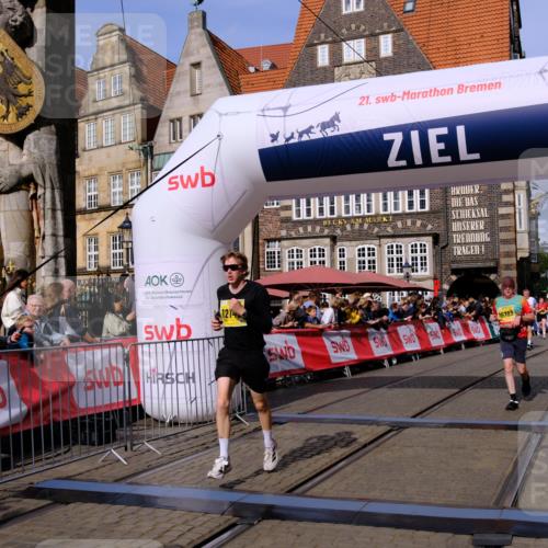 13.09.2026 - 21. swb-Marathon Bremen Tim E. http://msf.ph/oto/10315609 13.09.2026 10:56:09 Ziel 10243, 10374, 10423, 10550, 10690, 10703, 10809, 10952, 11510, 11972, 12061, 12108, 12125, 12143, 12188, 12484, 13565 meine-sportfotos.de