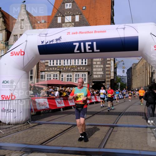 13.09.2026 - 21. swb-Marathon Bremen Tim E. http://msf.ph/oto/10315678 13.09.2026 10:56:10 Ziel 10243, 10298, 10374, 10550, 10690, 10703, 10952, 11510, 11790, 11972, 12061, 12108, 12143, 12484, 13565 meine-sportfotos.de