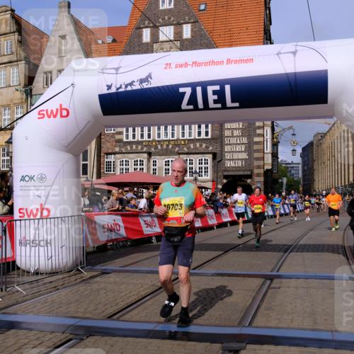 13.09.2026 - 21. swb-Marathon Bremen Tim E. http://msf.ph/oto/10315704 13.09.2026 10:56:11 Ziel 10243, 10298, 10374, 10690, 10703, 10952, 11510, 11790, 11972, 12061, 12108, 12143, 12484, 13565 meine-sportfotos.de