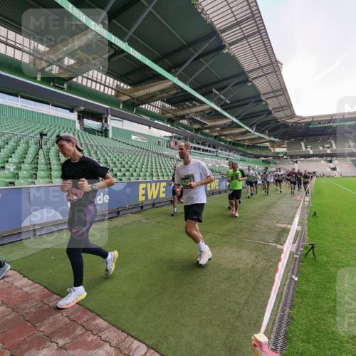 13.09.2026 - 21. swb-Marathon Bremen Michael Burmester http://msf.ph/oto/10315709 13.09.2026 13:12:10 Laufen im Stadion 118, 183, 265, 373, 514, 581, 703, 843, 933, 984, 1113, 1226, 1286, 1334, 1435, 1849, 1851, 1936, 1952, 2005, 2248, 2264, 2281, 2299, 2330, 2336, 2353, 2375, 2377, 2398, 2426, 2443, 2478, 2505, 2531, 2589, 2659, 2669, 2673, 2684, 2765, 2784, 2804, 2815, 2822, 2836, 2850, 2860, 2895, 2907, 2963, 2966, 2975, 2976, 3026, 3027, 3079, 3082, 3143, 3155, 3159, 3174, 3207, 3293, 3308, 3328, 3349, 3352, 3409, 3434, 3442, 549, 800 meine-sportfotos.de