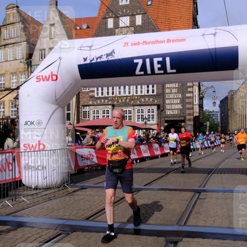 13.09.2026 - 21. swb-Marathon Bremen Tim E. http://msf.ph/oto/10315724 13.09.2026 10:56:11 Ziel 10243, 10298, 10374, 10690, 10703, 10952, 11510, 11790, 11972, 12061, 12108, 12143, 12484, 13565 meine-sportfotos.de