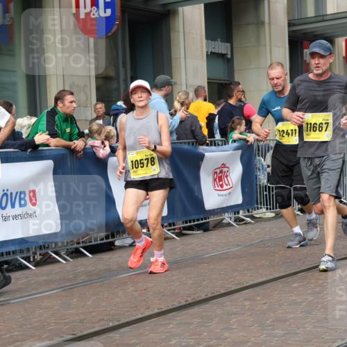 13.09.2026 - 21. swb-Marathon Bremen Strokosch-Dieckow http://msf.ph/oto/10315735 13.09.2026 10:57:06 Ziel 10166, 10177, 10226, 10300, 10394, 10517, 10518, 10578, 10687, 10700, 10969, 11106, 11292, 11365, 11480, 11498, 11609, 11667, 11734, 11965, 11966, 12037, 12111, 12263, 12372, 12382, 12383, 12400, 12411, 10157, 10408, 10610, 10700, 10772, 11000, 11079, 11236, 11292, 11328, 11484, 11872, 11946, 12032, 12284, 12434 meine-sportfotos.de