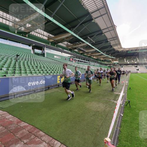13.09.2026 - 21. swb-Marathon Bremen Michael Burmester http://msf.ph/oto/10315738 13.09.2026 13:12:13 Laufen im Stadion 118, 183, 265, 373, 514, 695, 703, 843, 933, 984, 1113, 1226, 1286, 1334, 1435, 1849, 1851, 1936, 1952, 2005, 2248, 2264, 2281, 2299, 2330, 2336, 2353, 2375, 2377, 2398, 2426, 2443, 2461, 2478, 2505, 2531, 2589, 2659, 2669, 2673, 2684, 2765, 2784, 2792, 2804, 2815, 2822, 2836, 2850, 2860, 2895, 2907, 2963, 2966, 2975, 2976, 3026, 3027, 3079, 3082, 3143, 3155, 3159, 3207, 3293, 3308, 3328, 3349, 3352, 3409, 3434, 3442, 549, 800 meine-sportfotos.de