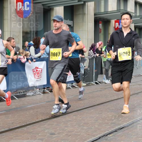 13.09.2026 - 21. swb-Marathon Bremen Strokosch-Dieckow http://msf.ph/oto/10315774 13.09.2026 10:57:07 Ziel 10166, 10177, 10226, 10300, 10394, 10517, 10518, 10578, 10687, 10969, 11106, 11245, 11365, 11480, 11498, 11609, 11667, 11734, 11965, 11966, 12037, 12111, 12263, 12372, 12382, 12383, 12400, 12411, 10157, 10408, 10578, 10610, 10700, 10772, 11000, 11079, 11236, 11292, 11328, 11484, 11667, 11872, 11946, 12032, 12284, 12434 meine-sportfotos.de
