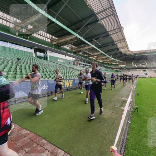 13.09.2026 - 21. swb-Marathon Bremen Michael Burmester http://msf.ph/oto/10315777 13.09.2026 13:12:16 Laufen im Stadion 118, 183, 265, 514, 695, 702, 703, 843, 933, 984, 1113, 1226, 1286, 1334, 1435, 1849, 1851, 1936, 1952, 2005, 2248, 2264, 2281, 2299, 2330, 2336, 2353, 2375, 2377, 2398, 2426, 2443, 2461, 2478, 2505, 2531, 2589, 2659, 2669, 2673, 2684, 2765, 2792, 2804, 2815, 2822, 2836, 2850, 2860, 2895, 2907, 2963, 2966, 2975, 2976, 3026, 3027, 3079, 3082, 3143, 3155, 3159, 3293, 3308, 3328, 3349, 3352, 3409, 3434, 3442, 549, 800 meine-sportfotos.de