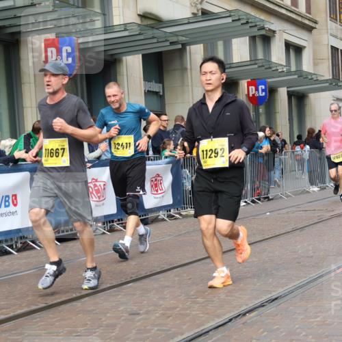 13.09.2026 - 21. swb-Marathon Bremen Strokosch-Dieckow http://msf.ph/oto/10315796 13.09.2026 10:57:07 Ziel 10166, 10177, 10226, 10300, 10394, 10517, 10518, 10578, 10687, 10969, 11106, 11245, 11365, 11480, 11498, 11609, 11667, 11734, 11965, 11966, 12037, 12111, 12263, 12372, 12382, 12383, 12400, 12411, 10157, 10408, 10578, 10610, 10700, 10772, 11000, 11079, 11236, 11292, 11328, 11484, 11667, 11872, 11946, 12032, 12284, 12434 meine-sportfotos.de