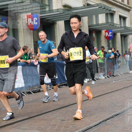 13.09.2026 - 21. swb-Marathon Bremen Strokosch-Dieckow http://msf.ph/oto/10315817 13.09.2026 10:57:07 Ziel 10166, 10177, 10226, 10300, 10394, 10517, 10518, 10578, 10687, 10969, 11106, 11245, 11365, 11480, 11498, 11609, 11667, 11734, 11965, 11966, 12037, 12111, 12263, 12372, 12382, 12383, 12400, 12411, 10157, 10408, 10578, 10610, 10700, 10772, 11000, 11079, 11236, 11292, 11328, 11484, 11667, 11872, 11946, 12032, 12284, 12434 meine-sportfotos.de
