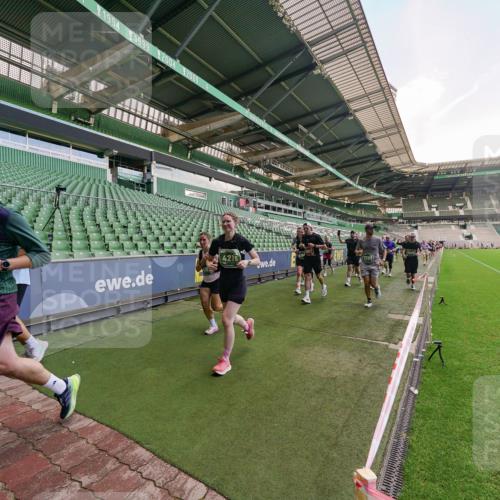 13.09.2026 - 21. swb-Marathon Bremen Michael Burmester http://msf.ph/oto/10315841 13.09.2026 13:12:21 Laufen im Stadion 118, 183, 265, 349, 514, 695, 702, 703, 843, 933, 984, 1113, 1226, 1286, 1334, 1435, 1641, 1849, 1851, 1936, 1952, 2005, 2248, 2264, 2281, 2299, 2330, 2336, 2353, 2375, 2377, 2398, 2426, 2443, 2461, 2478, 2505, 2531, 2589, 2659, 2669, 2673, 2684, 2765, 2792, 2804, 2815, 2822, 2836, 2850, 2860, 2884, 2895, 2907, 2963, 2966, 2975, 2976, 3027, 3079, 3082, 3143, 3155, 3159, 3253, 3293, 3308, 3328, 3349, 3352, 3409, 3434, 3442, 549, 800 meine-sportfotos.de