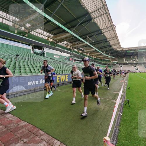13.09.2026 - 21. swb-Marathon Bremen Michael Burmester http://msf.ph/oto/10315857 13.09.2026 13:12:23 Laufen im Stadion 118, 183, 265, 349, 514, 695, 702, 703, 843, 933, 984, 1113, 1226, 1286, 1334, 1435, 1641, 1849, 1851, 1936, 1952, 2005, 2248, 2264, 2281, 2299, 2330, 2336, 2353, 2375, 2377, 2398, 2426, 2439, 2443, 2461, 2478, 2505, 2531, 2589, 2659, 2669, 2673, 2684, 2765, 2773, 2792, 2804, 2815, 2822, 2836, 2850, 2860, 2884, 2895, 2907, 2963, 2966, 2975, 2976, 3027, 3079, 3082, 3143, 3155, 3159, 3253, 3293, 3308, 3313, 3328, 3349, 3352, 3434, 3442, 549, 800 meine-sportfotos.de