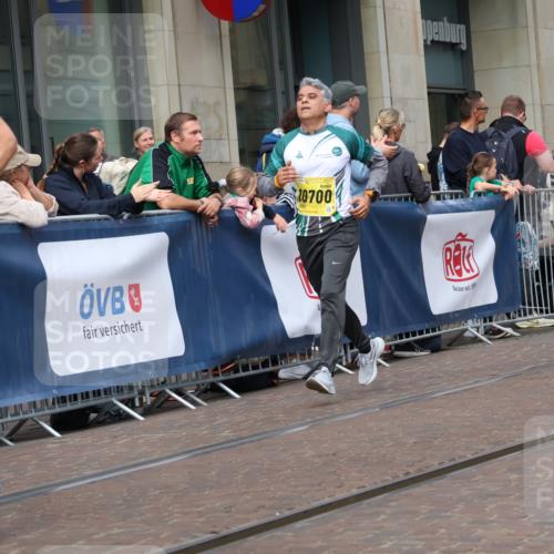 13.09.2026 - 21. swb-Marathon Bremen Strokosch-Dieckow http://msf.ph/oto/10315858 13.09.2026 10:57:08 Ziel 10166, 10177, 10226, 10300, 10394, 10517, 10518, 10687, 10969, 11106, 11245, 11365, 11480, 11498, 11609, 11734, 11965, 11966, 12037, 12111, 12263, 12372, 12382, 12383, 12400, 12411, 10157, 10408, 10578, 10610, 10700, 10772, 11000, 11079, 11236, 11292, 11328, 11484, 11667, 11872, 11946, 12032, 12284, 12434 meine-sportfotos.de