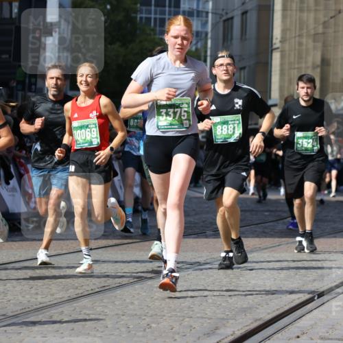 13.09.2026 - 21. swb-Marathon Bremen Strokosch-Dieckow http://msf.ph/oto/10315866 13.09.2026 13:24:30 Ziel 102, 776, 909, 1199, 1250, 2295, 2370, 2491, 2967, 3372, 4559, 5012, 5104, 5208, 5257, 5397, 5481, 5623, 5928, 6105, 6772, 7059, 7069, 7081, 7094, 8082, 8179, 8415, 9087, 9916, 13219, 282, 789, 790, 1516, 1582, 2280, 3375, 3524, 3994, 4198, 4277, 5328, 6626, 8636, 8881, 9264, 9541, 10069, 10071, 10097 meine-sportfotos.de