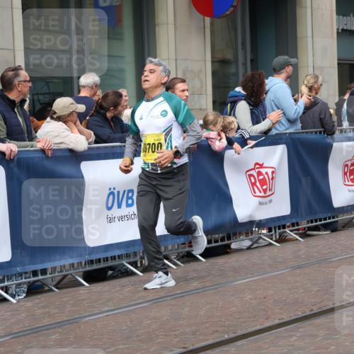 13.09.2026 - 21. swb-Marathon Bremen Strokosch-Dieckow http://msf.ph/oto/10315894 13.09.2026 10:57:09 Ziel 10166, 10177, 10226, 10300, 10394, 10517, 10518, 10687, 10969, 11106, 11245, 11365, 11480, 11498, 11609, 11734, 11965, 11966, 12037, 12111, 12222, 12263, 12372, 12382, 12383, 12400, 12411, 10157, 10166, 10408, 10578, 10610, 10700, 10772, 10969, 11000, 11079, 11236, 11292, 11328, 11484, 11667, 11946, 12032, 12284, 12434 meine-sportfotos.de