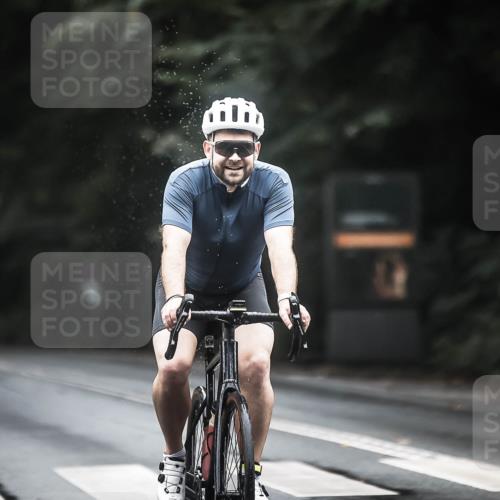 13.09.2026 - Stadtparktriathlon H.Heesch http://msf.ph/oto/10315909 13.09.2026 12:58:47 Radfahren 1343, 1369 meine-sportfotos.de