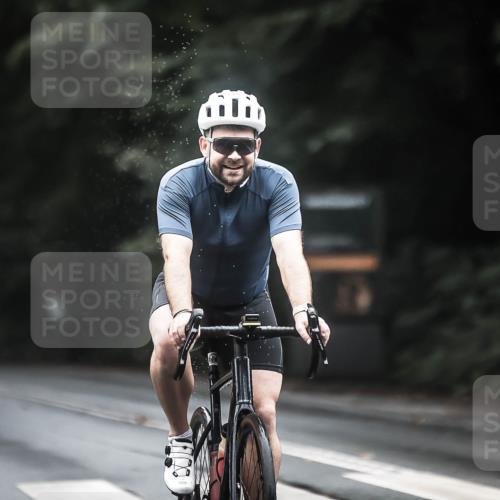 13.09.2026 - Stadtparktriathlon H.Heesch http://msf.ph/oto/10315917 13.09.2026 12:58:47 Radfahren 1343, 1369 meine-sportfotos.de
