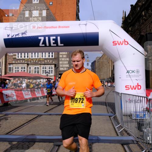 13.09.2026 - 21. swb-Marathon Bremen Tim E. http://msf.ph/oto/10315920 13.09.2026 10:56:16 Ziel 10298, 10374, 10690, 10703, 10949, 11219, 11790, 11972, 12061, 12143, 12476, 12484, 13565 meine-sportfotos.de